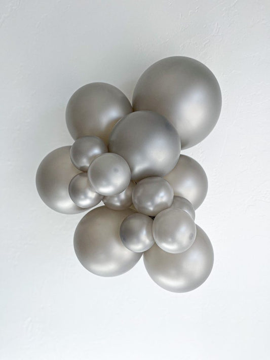 11" Tuftex Metallic Silver - 100Ct.